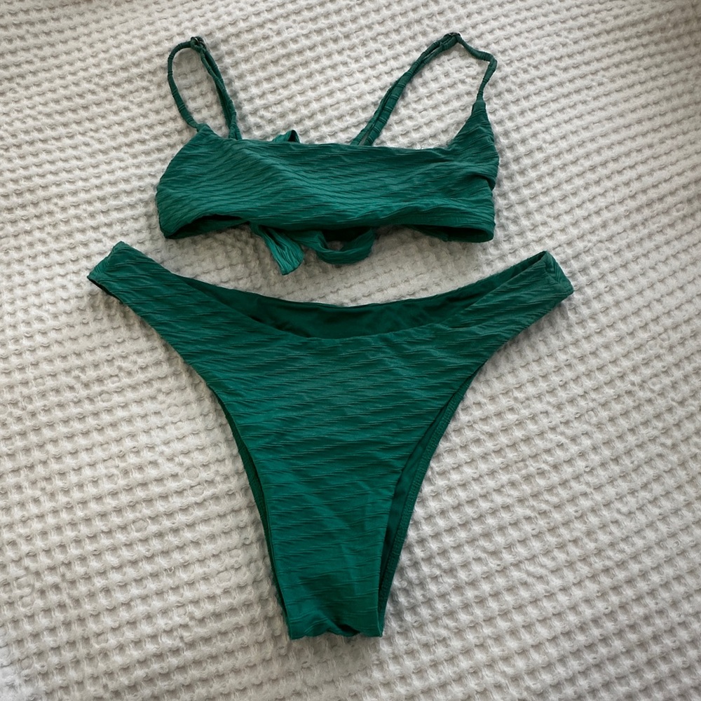 Monday swim Bahamas top and Byron bottom size medium
